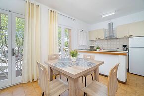 Apartment in Empuriabrava Near Sandy Beach