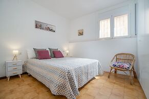 Apartment in Empuriabrava Near Sandy Beach