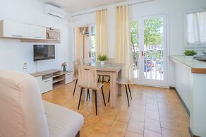 Apartment in Empuriabrava Near Sandy Beach