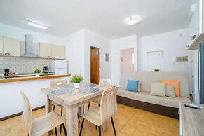 Apartment in Empuriabrava Near Sandy Beach