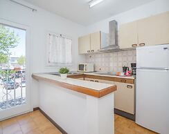 Apartment in Empuriabrava Near Sandy Beach