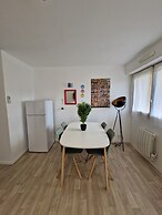 Cozy City Retreat With Balcony, Le Mans