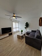 Cozy City Retreat With Balcony, Le Mans