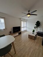 Cozy City Retreat With Balcony, Le Mans