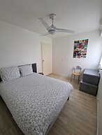 Cozy City Retreat With Balcony, Le Mans