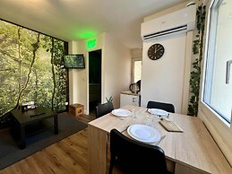 Quiet & Stylish Home With Garden