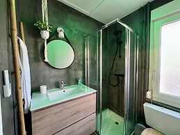 Quiet & Stylish Home With Garden
