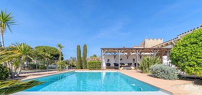Villa in Empuriabrava With Private Mooring