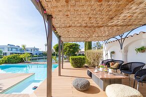 Villa in Empuriabrava With Private Mooring