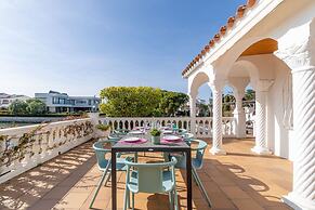 Villa in Empuriabrava With Private Mooring
