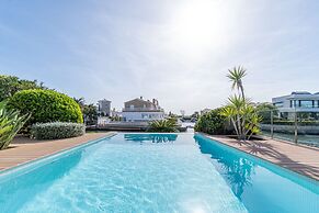 Villa in Empuriabrava With Private Mooring