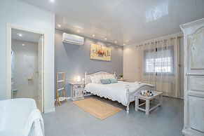 Villa in Empuriabrava With Private Mooring