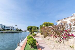 Villa in Empuriabrava With Private Mooring