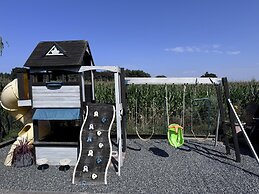 Spacious Retreat for 12 With Spa Option