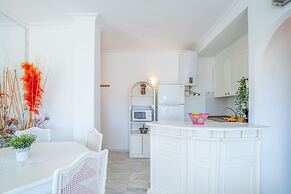 Sea & Mountain View Apartment