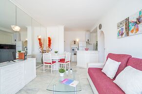 Sea & Mountain View Apartment