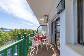 Sea & Mountain View Apartment