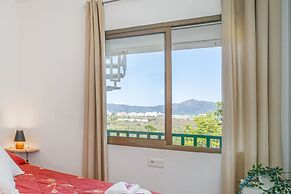 Sea & Mountain View Apartment