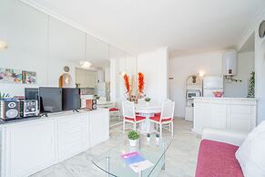 Sea & Mountain View Apartment