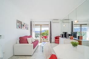 Sea & Mountain View Apartment