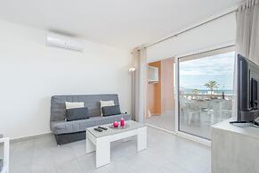 Beachfront Apartment in Empuriabrava With Pools