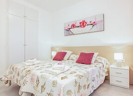Beachfront Apartment in Empuriabrava With Pools