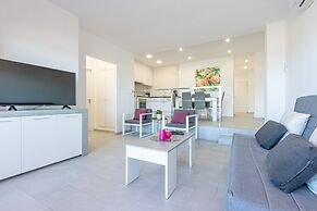 Beachfront Apartment in Empuriabrava With Pools