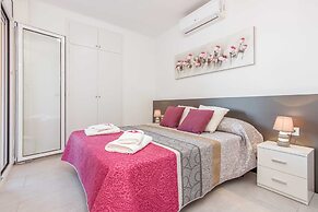 Beachfront Apartment in Empuriabrava With Pools