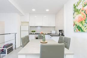 Beachfront Apartment in Empuriabrava With Pools