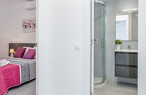 Beachfront Apartment in Empuriabrava With Pools