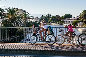 Apartment in Empuriabrava by Sandy Beach