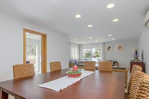 Villa in Empuriabrava With Private Pool & Mooring