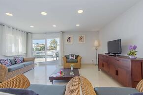 Villa in Empuriabrava With Private Pool & Mooring