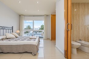 Villa in Empuriabrava With Private Pool & Mooring