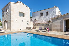 Villa in Empuriabrava With Private Pool & Mooring