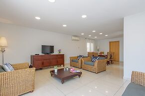 Villa in Empuriabrava With Private Pool & Mooring