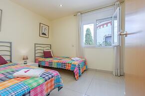 Villa in Empuriabrava With Private Pool & Mooring