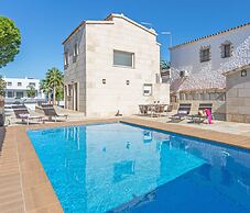 Villa in Empuriabrava With Private Pool & Mooring