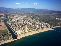 Studio in Empuriabrava With Sea Views