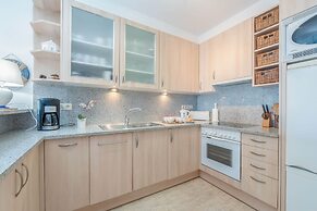Apartment in Empuriabrava With Sea Views