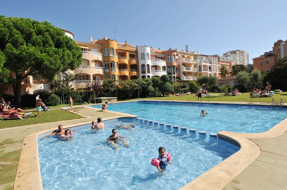 Apartment in Empuriabrava With Sea Views