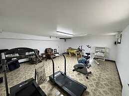 Spacious Group Stay Near Le Mans Circuit
