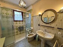 Spacious Group Stay Near Le Mans Circuit