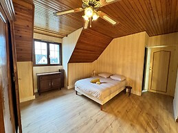 Spacious Group Stay Near Le Mans Circuit