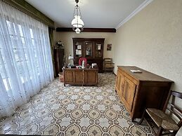 Spacious Group Stay Near Le Mans Circuit
