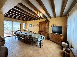 Spacious Group Stay Near Le Mans Circuit