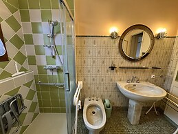 Spacious Group Stay Near Le Mans Circuit