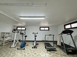 Spacious Group Stay Near Le Mans Circuit