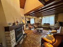Spacious Group Stay Near Le Mans Circuit