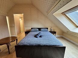 Spacious Group Stay Near Le Mans Circuit